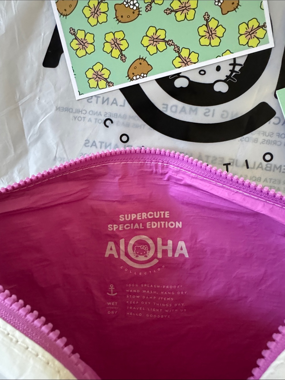 Aloha Collection Hello Kitty Icons Mid Pouch - Picture 3 of 3